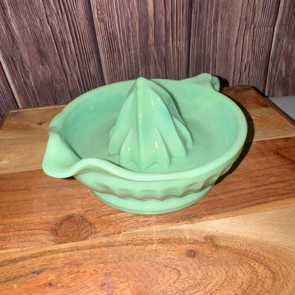 Jadeite Glass Citrus Juicer Reamer Green Vintage Mid-Century Kitchenware 6in
